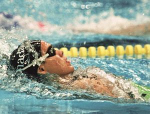 Canada's Lori Melien competing in the swimming event at the 1988 Olympic games in Seoul. (CP PHOTO/ COA/ Cromby McNeil) Lori Melien du Canada participe aux Jeux olympiques de Séoul de 1988 en natation. (PC Photo/AOC)
